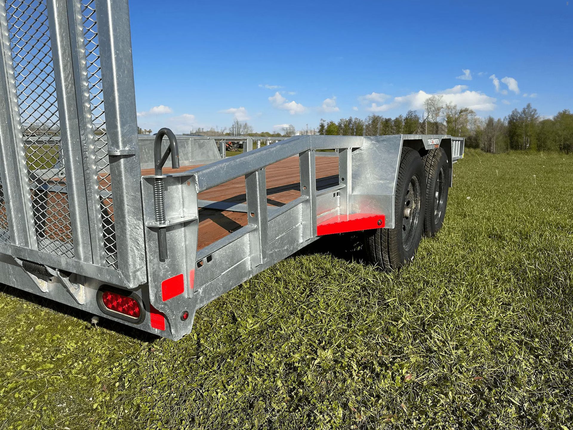 Remorque utilitaire tandem galvanisée True North 83 po x 16 pi